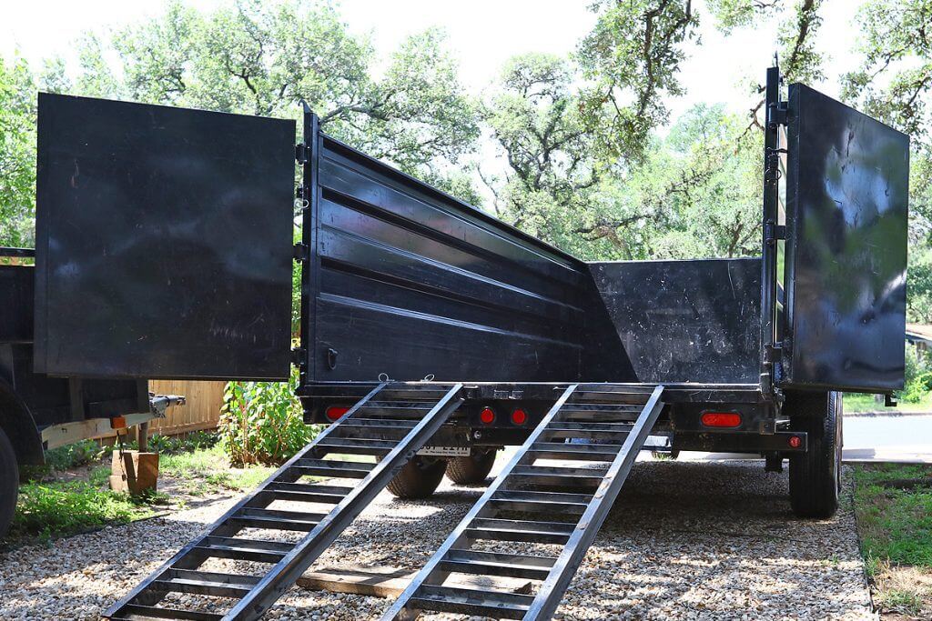 Dump Trailer - 16 Ft End