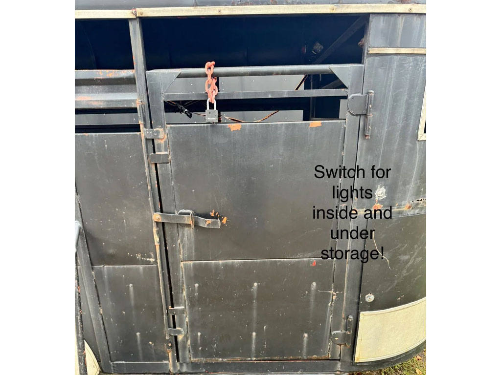 Livestock Trailer - 16’ Stock Trailer w/Divider