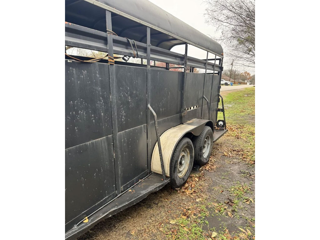 Livestock Trailer - 16’ Stock Trailer w/Divider