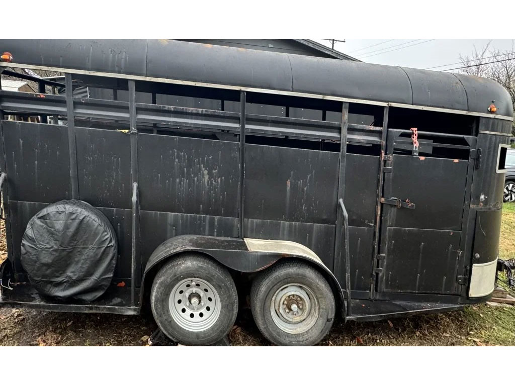Livestock Trailer - 16’ Stock Trailer w/Divider