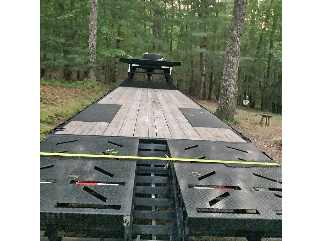 Norstar 32' Gooseneck Trailer