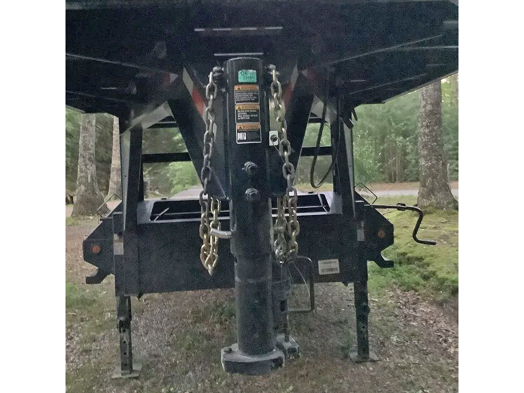 Norstar 32' Gooseneck Trailer