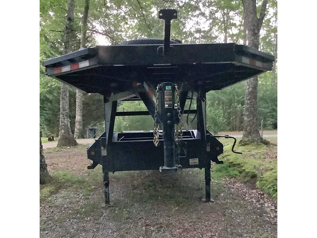 Norstar 32' Gooseneck Trailer