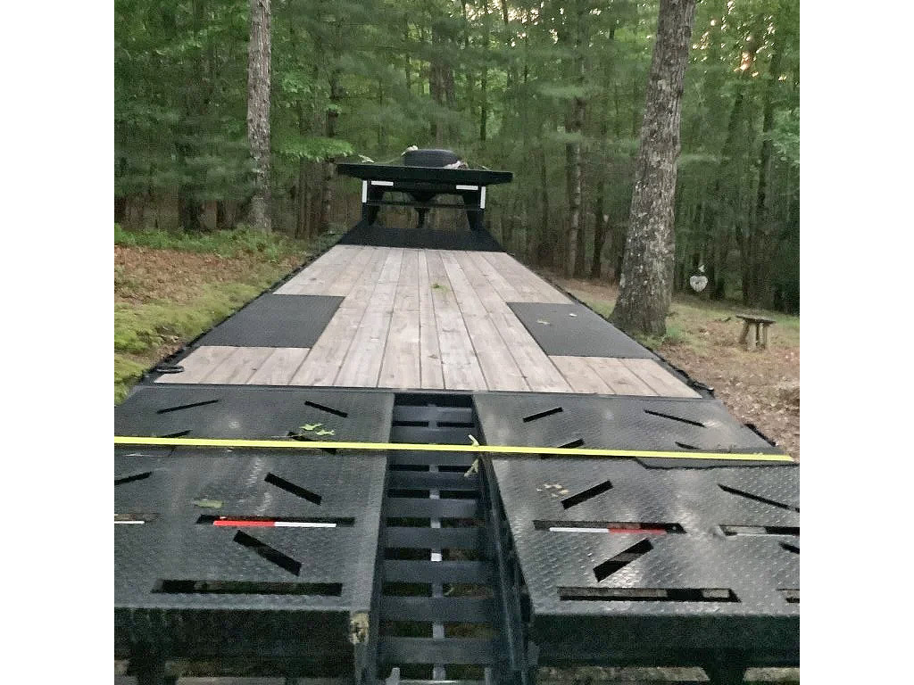 Norstar 32' Gooseneck Trailer