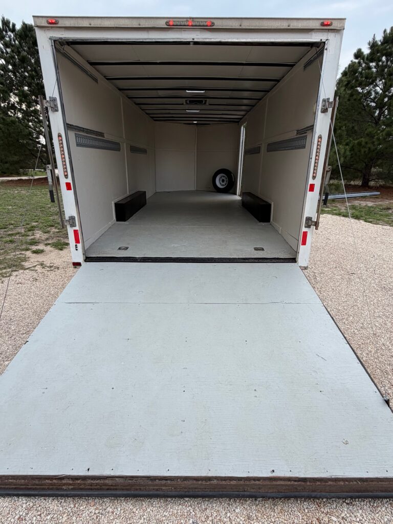 20' Enclosed Cargo Trailer - NICE !!!