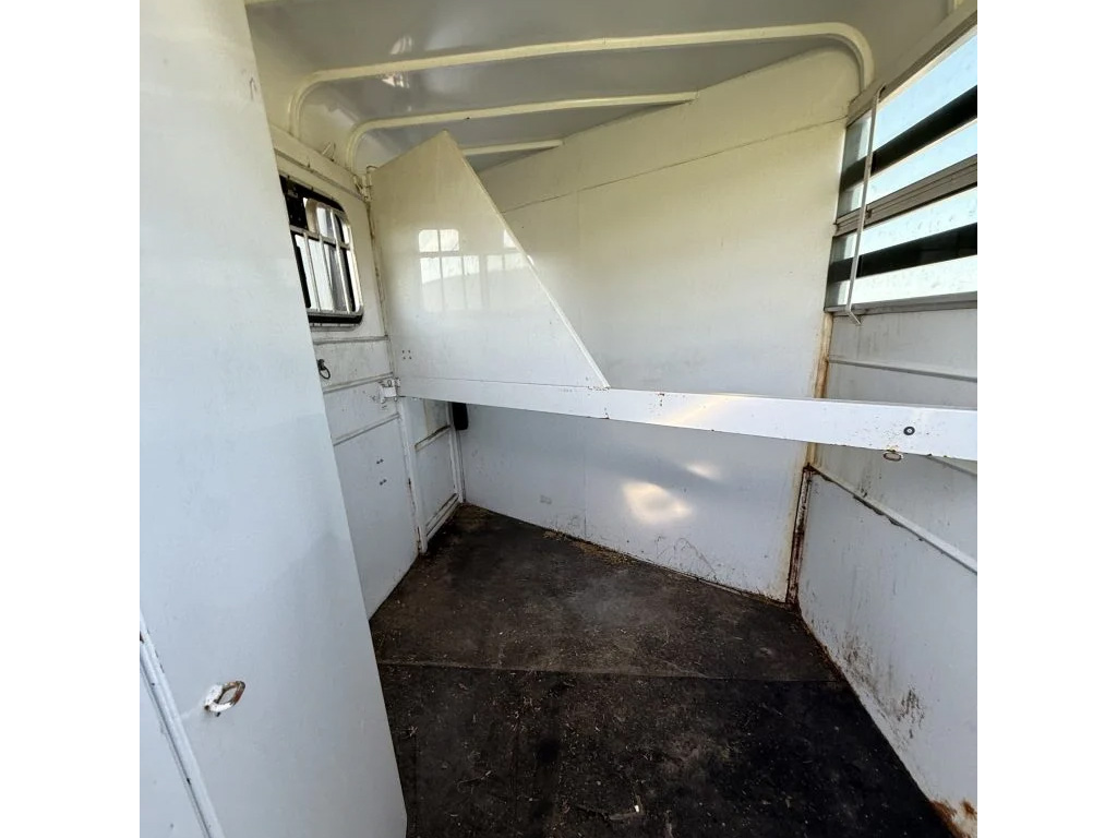 Gooseneck 2-Horse Slant Load Trailer