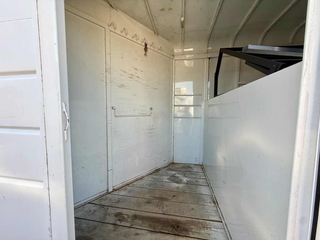 Gooseneck 2-Horse Slant Load Trailer