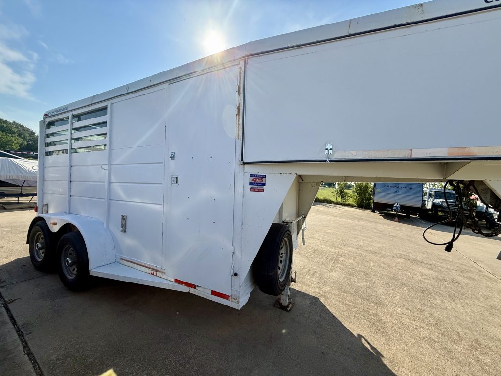 Gooseneck 2-Horse Slant Load Trailer