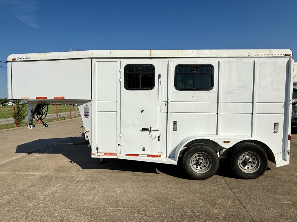 Gooseneck 2-Horse Slant Load Trailer