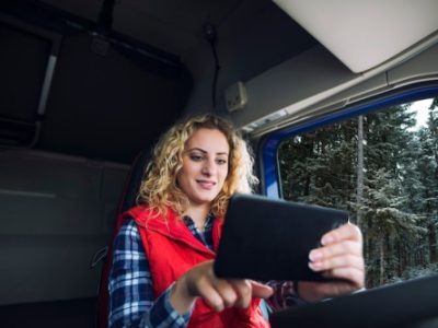 How Technology Enhances the Trailer Rental Experience