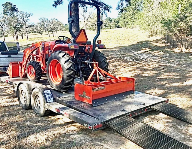 18ft Dovetail Car Hauler with Slide-In Ramps