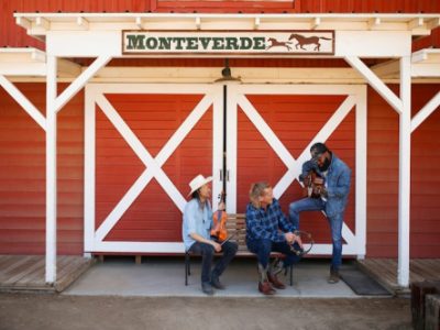 Rent Horse Trailers from Neighbors: Local Livestock Hauling