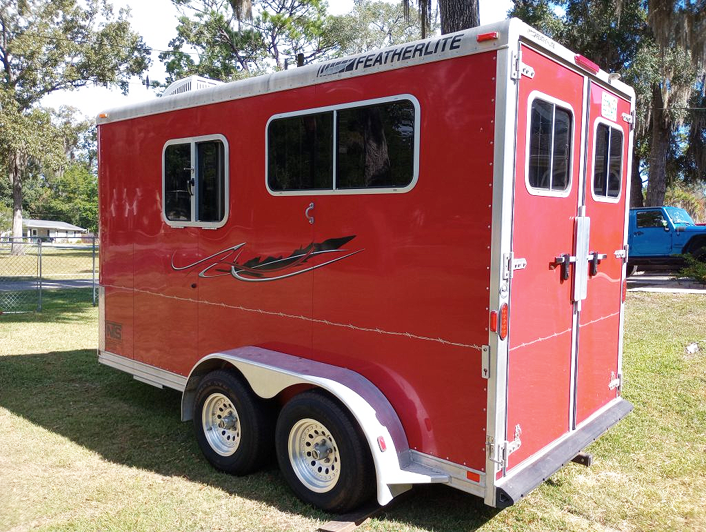 Two Horse Straight Load Trailer With Tack/Changing Room