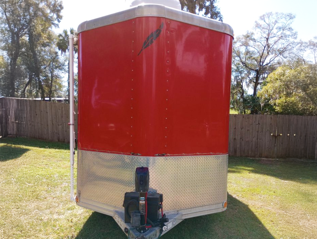 Two Horse Straight Load Trailer With Tack/Changing Room