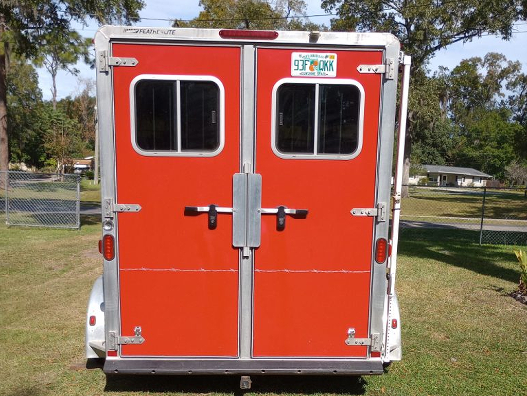 Two Horse Straight Load Trailer With Tack/Changing Room