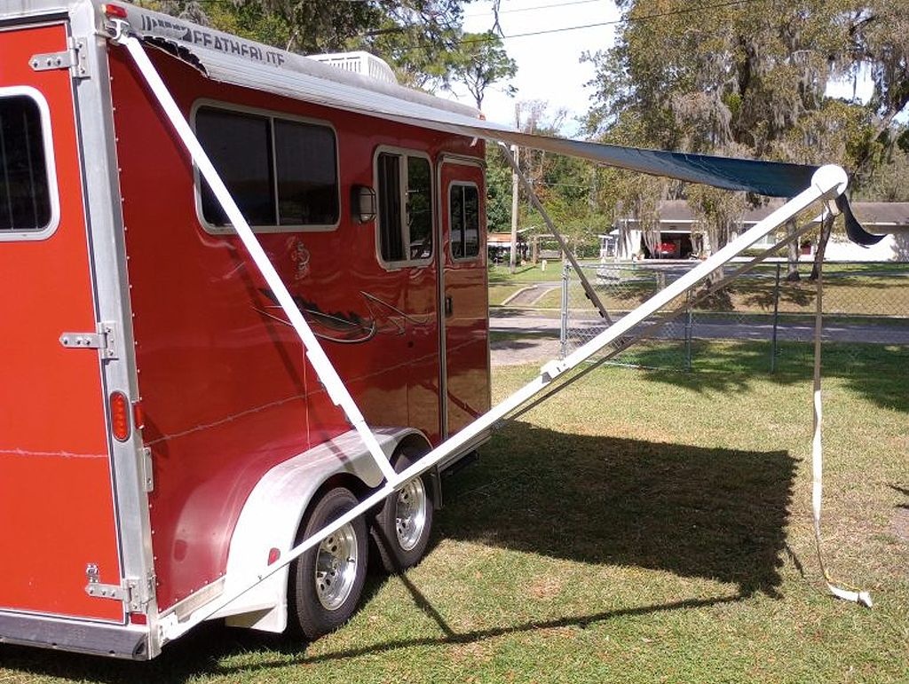 Two Horse Straight Load Trailer With Tack/Changing Room