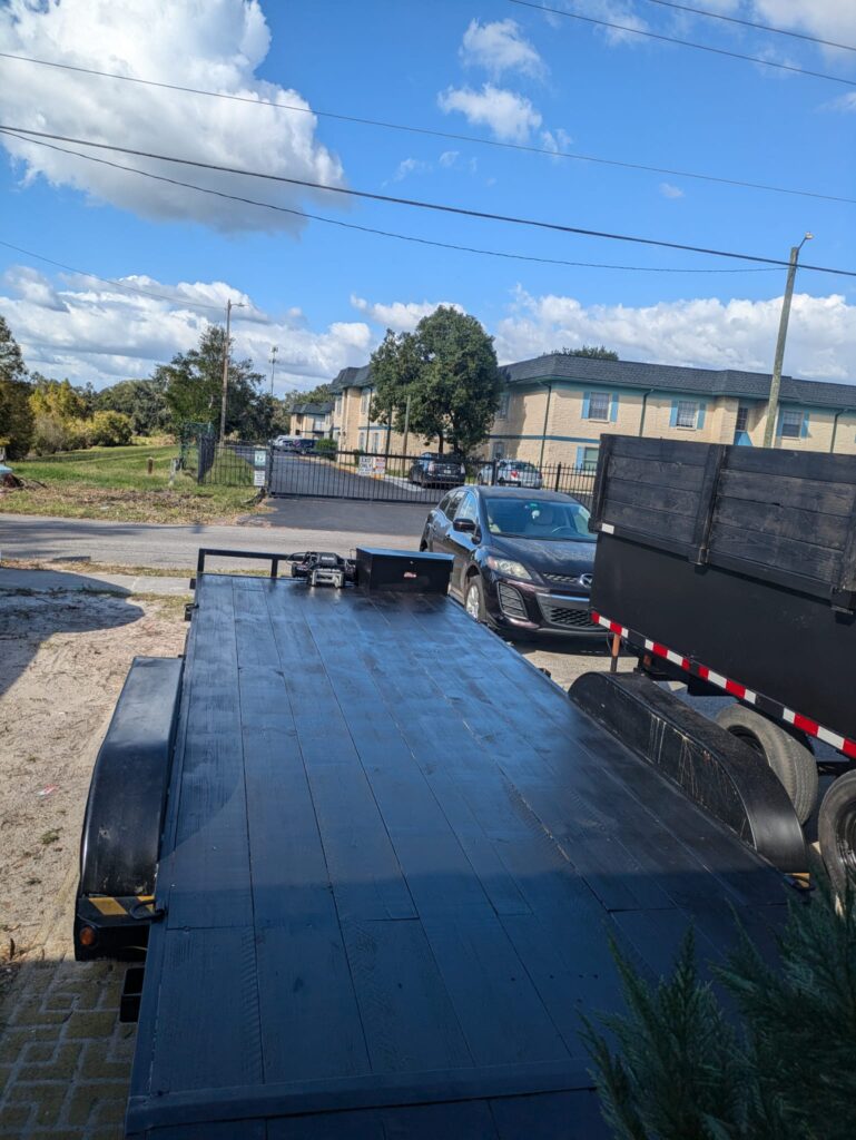 Trailer Plataforma 20x7 – Transporte Fácil y Seguro para Carga Grande