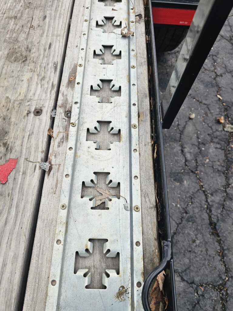 Utility 6.5x12 With Winch