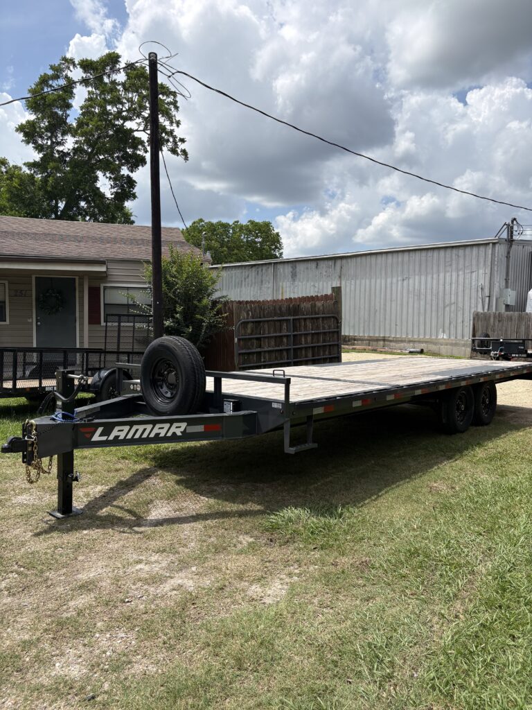 22ft Deckover Equipment Flatbed Trailer with Rear Ramps