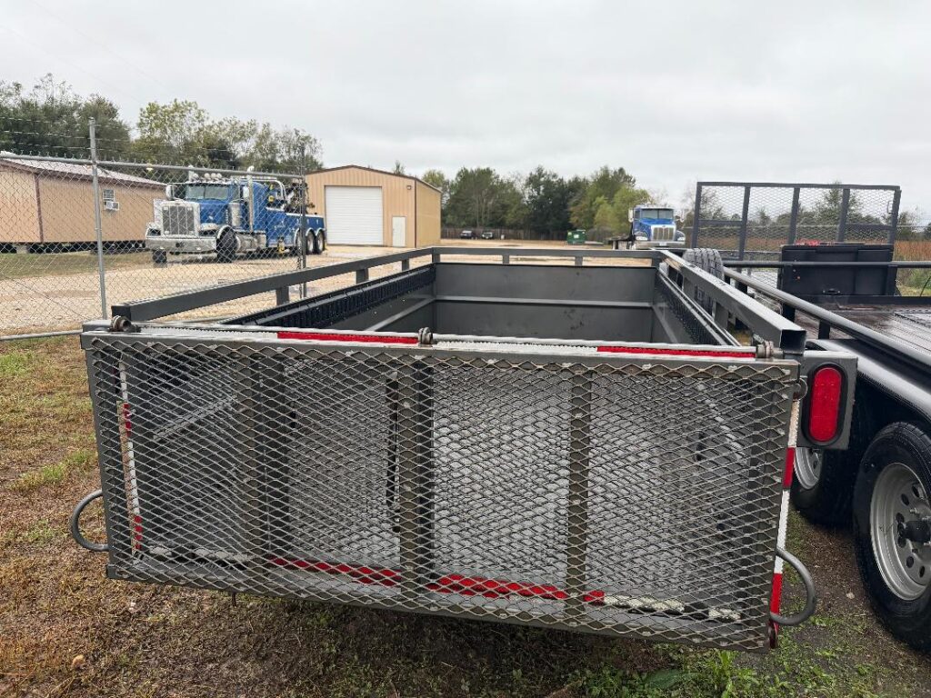 10' Uitility Trailer With Side Panel